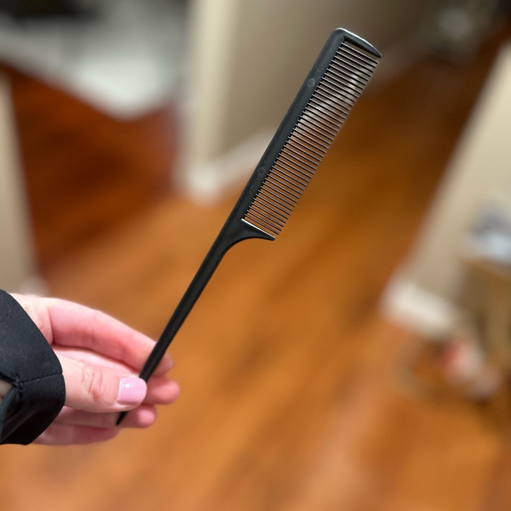 INK-EEZE | Black Tail Comb